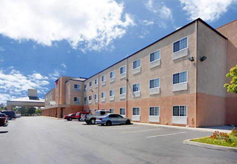 Comfort Inn & Suites Oakland Airport Exterior photo